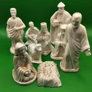 Ceramic Nativity Scene Figurines - White and Powder Gold 9 Pieces